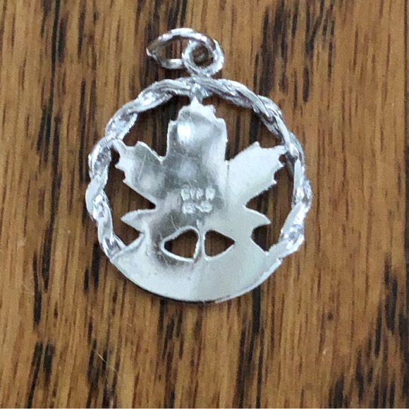 Edmonton Charm with maple leaf. Very cute little vintage charm in great shape. - Picture 4 of 7